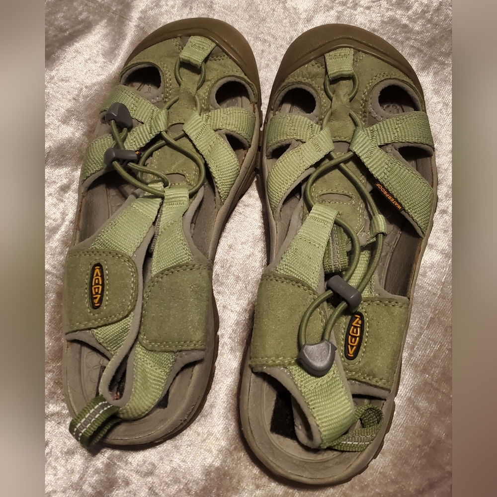 Keen women's 8.5 water hiking shoe sandal